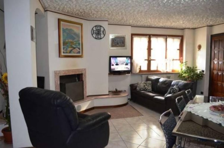 Gallarate (VA) loc. Caiello  Ampia e comoda villa singola Gallarate