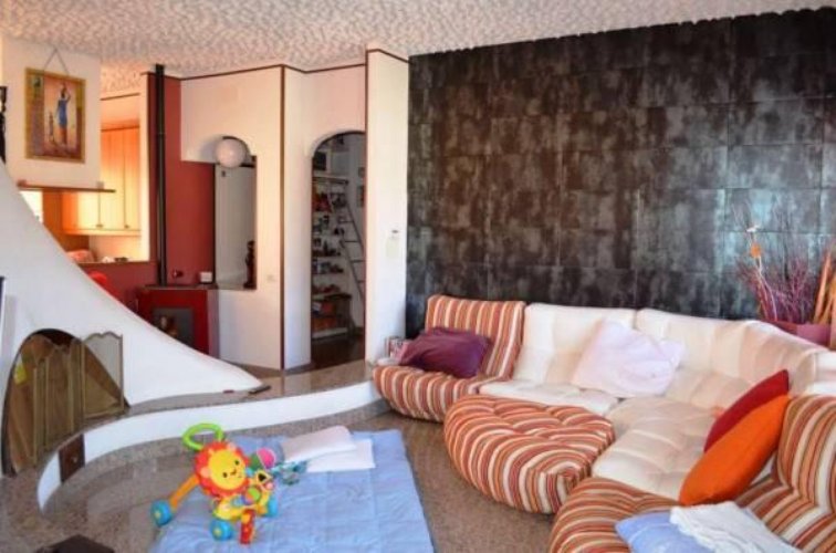 Gallarate (VA) loc. Caiello  Ampia e comoda villa singola Gallarate