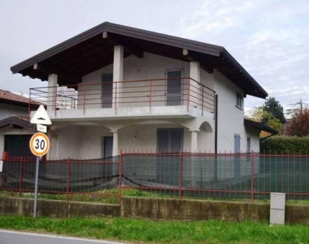 Divignano (NO)  Ultima villa singola in corso di costruzione