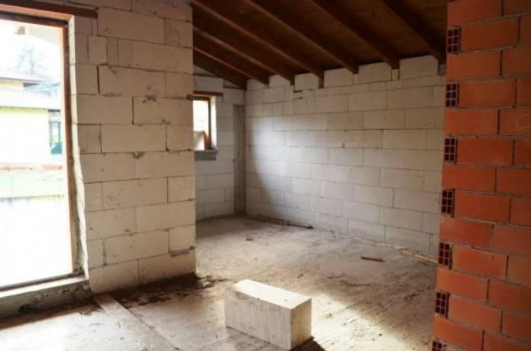 Divignano (NO)  Ultima villa singola in corso di costruzione Divignano