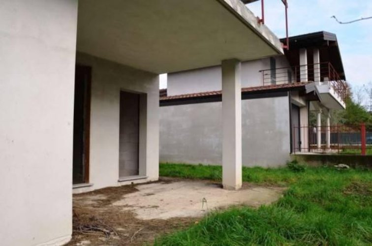 Divignano (NO)  Ultima villa singola in corso di costruzione Divignano