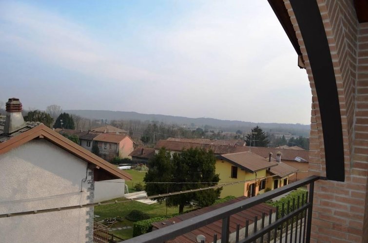 Sesto Calende (VA)  Appartamento trilocale mansardato Sesto calende