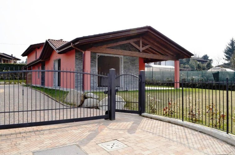 Bodio Lomnago (VA)  Splendida villa singola