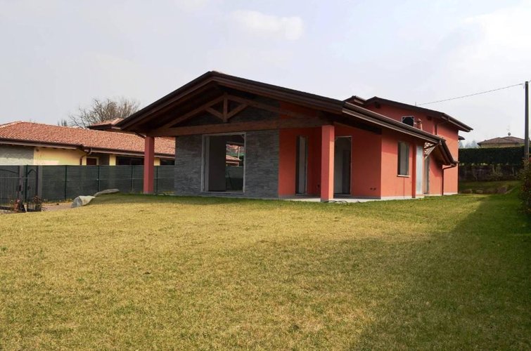 Bodio Lomnago (VA)  Splendida villa singola Bodio Lomnago