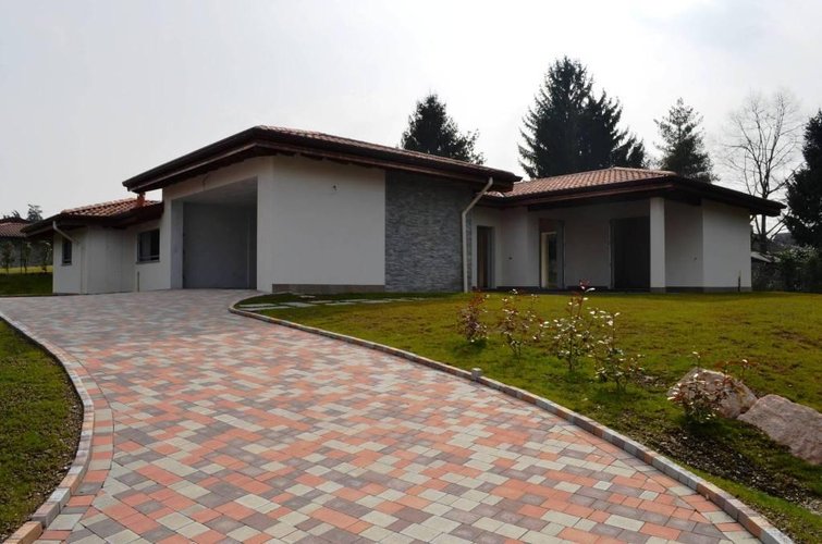 Bodio Lomnago (VA)  Splendida villa singola