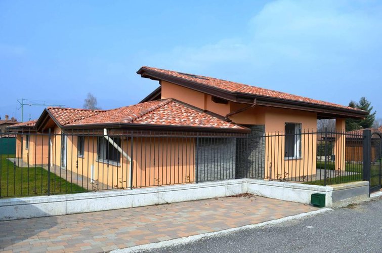 Bodio Lomnago (VA)  Splendida villa bifamiliare