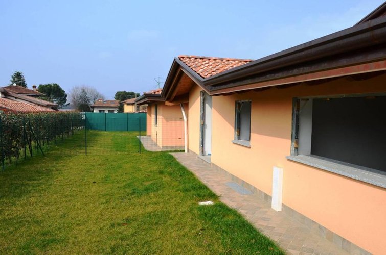 Bodio Lomnago (VA)  Splendida villa bifamiliare Bodio Lomnago