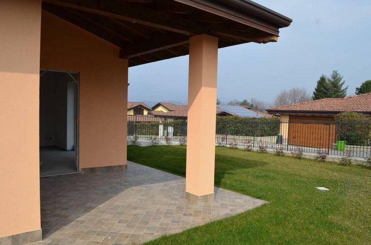 Bodio Lomnago (VA)  Splendida villa bifamiliare Bodio Lomnago