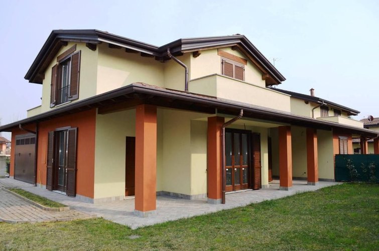 Bodio Lomnago (VA)  Splendida villa bifamiliare