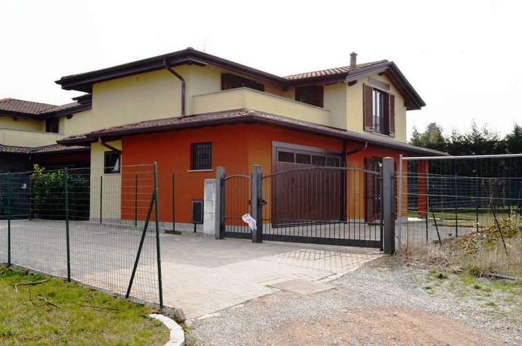 Bodio Lomnago (VA)  Splendida villa bifamiliare Bodio Lomnago