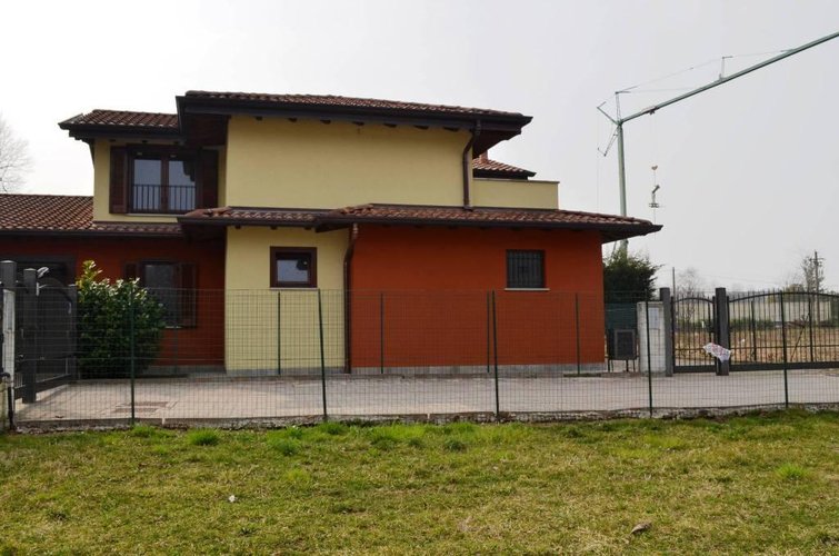 Bodio Lomnago (VA)  Splendida villa bifamiliare Bodio Lomnago