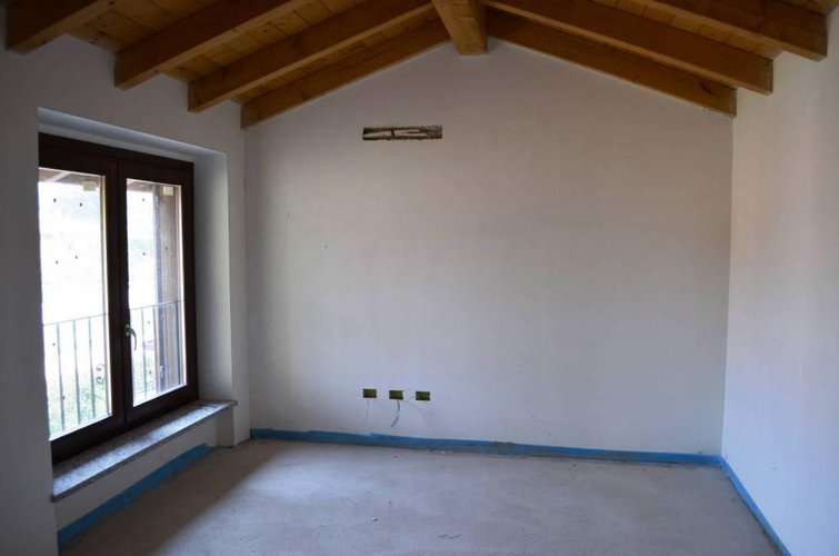 Bodio Lomnago (VA)  Splendida villa bifamiliare Bodio Lomnago