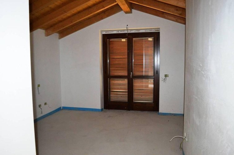 Bodio Lomnago (VA)  Splendida villa bifamiliare Bodio Lomnago