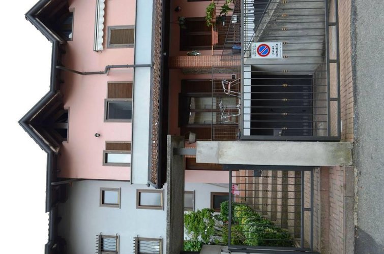 Borgo Ticino (NO)  Proponiamo villa a schiera Borgo Ticino