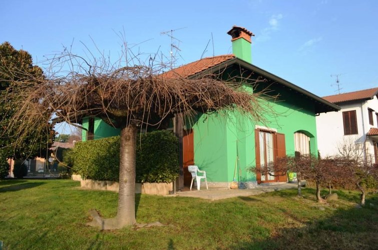 Varallo Pombia (NO)  Villa singola dotata di ampi spazi interni