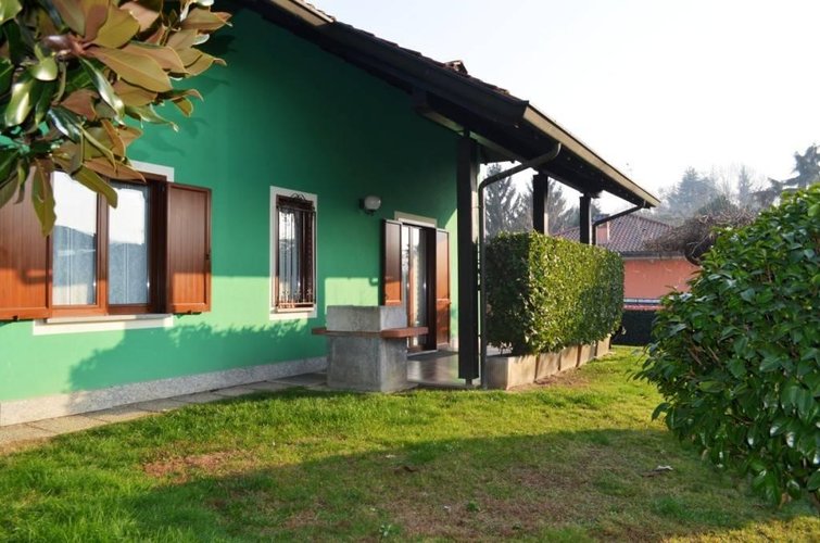 Varallo Pombia (NO)  Villa singola dotata di ampi spazi interni Varallo Pombia