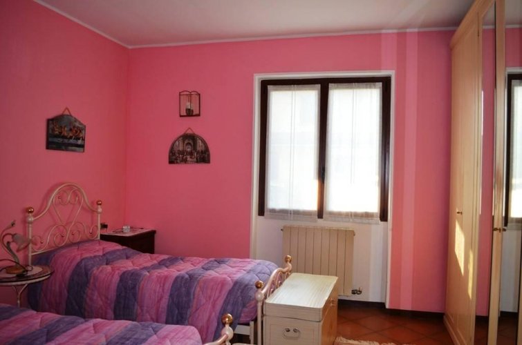 Varallo Pombia (NO)  Villa singola dotata di ampi spazi interni Varallo Pombia