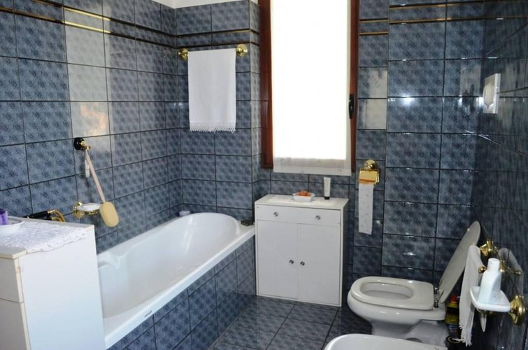 Varallo Pombia (NO)  Villa singola dotata di ampi spazi interni Varallo Pombia