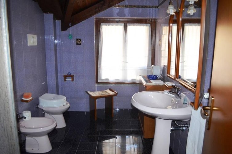 Varallo Pombia (NO)  Villa singola dotata di ampi spazi interni Varallo Pombia