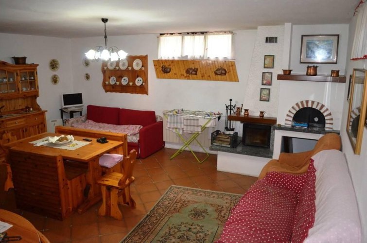 Varallo Pombia (NO)  Villa singola dotata di ampi spazi interni Varallo Pombia