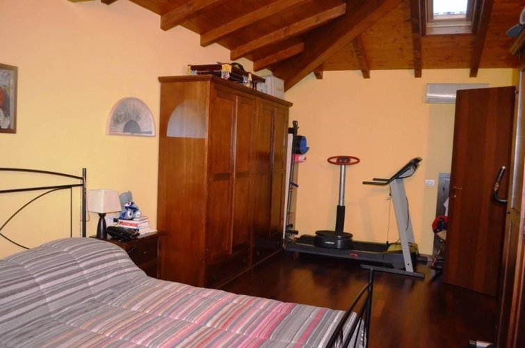 Varallo Pombia (NO)  Splendida villa singola dotata di ampi spazi interni Varallo Pombia