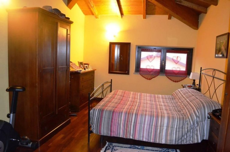 Varallo Pombia (NO)  Splendida villa singola dotata di ampi spazi interni Varallo Pombia