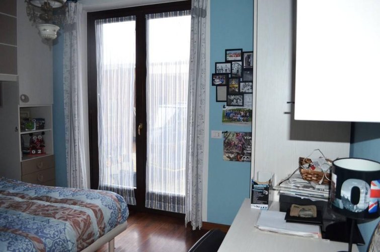 Varallo Pombia (NO)  Splendida villa singola dotata di ampi spazi interni Varallo Pombia