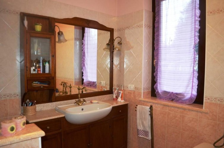 Varallo Pombia (NO)  Splendida villa singola dotata di ampi spazi interni Varallo Pombia