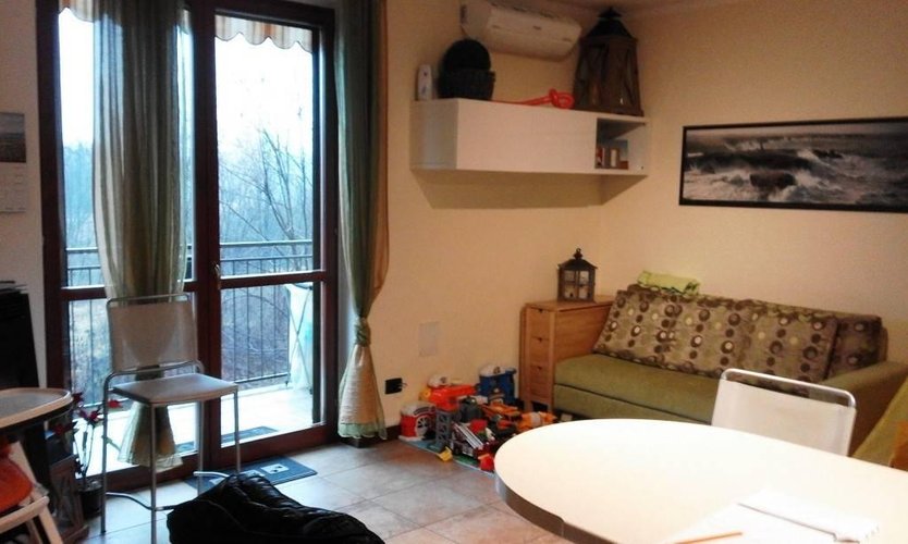 Sesto Calende (VA)  Loc. Oneda appartamento bilocale al piano primo Sesto calende