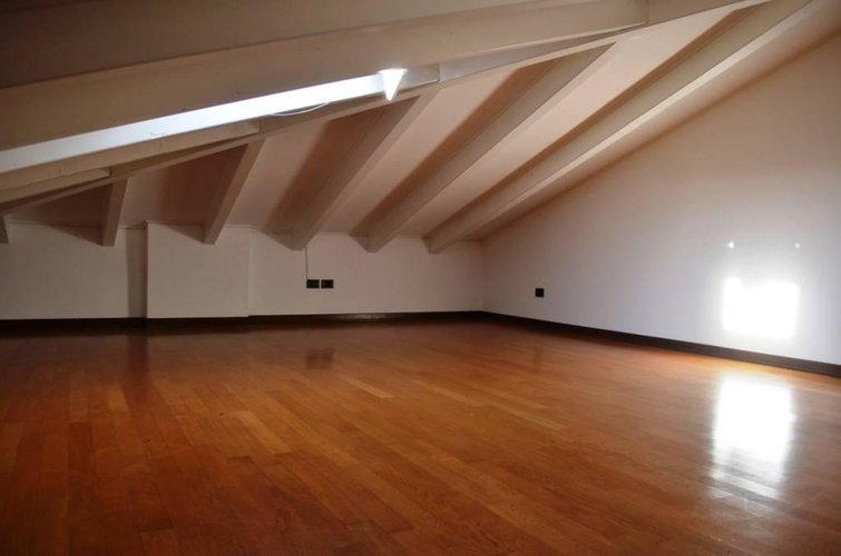 Sesto Calende (VA)  Villetta con darsena Sesto calende