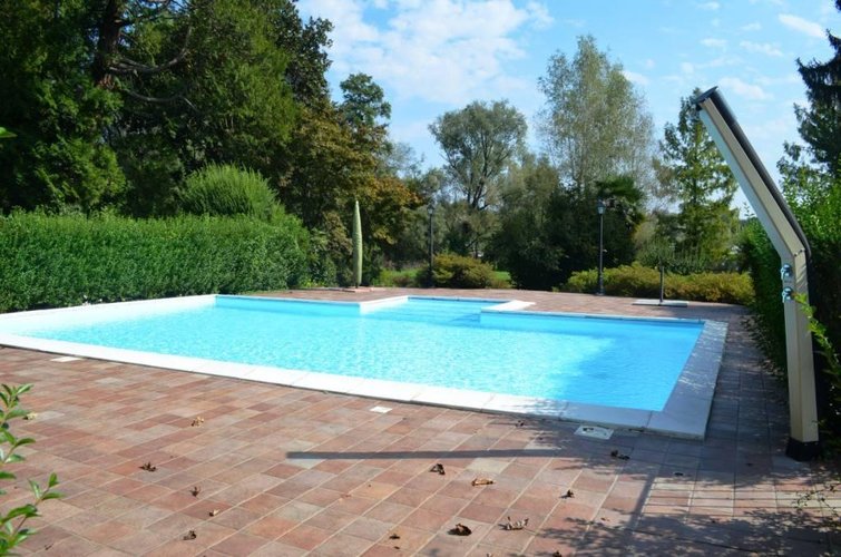 Sesto Calende (VA)  Villetta con darsena Sesto calende