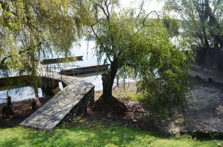 Sesto Calende (VA)  Villetta con darsena Sesto calende