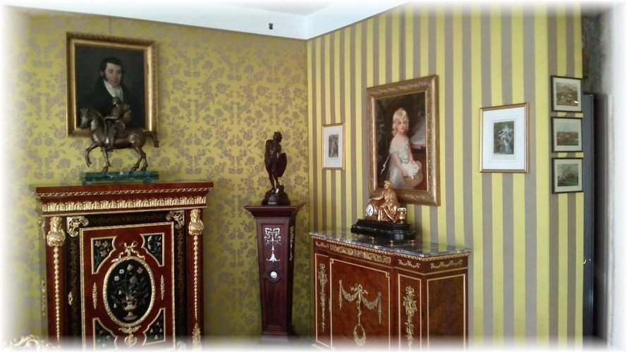 Varallo Pombia (NO) - Negozio/laboratorio di tappezzeria Varallo Pombia