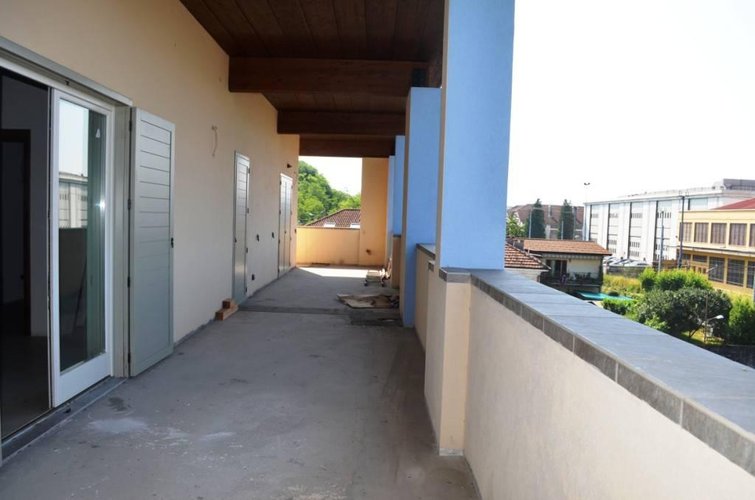 Sesto Calende (VA)  Meraviglioso attico quadrilocale Sesto calende