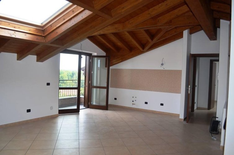 Mercallo (VA) - Trilocale vista lago Mercallo