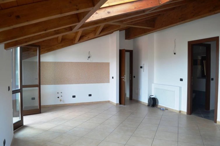 Mercallo (VA) - Trilocale vista lago Mercallo