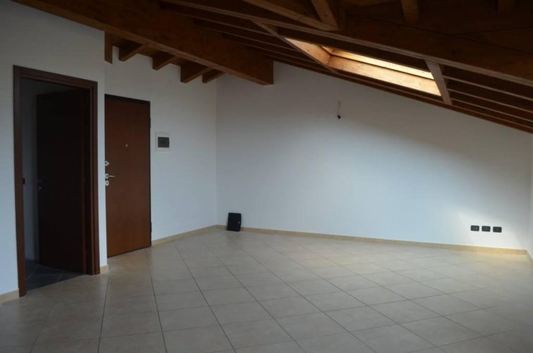 Mercallo (VA) - Trilocale vista lago Mercallo