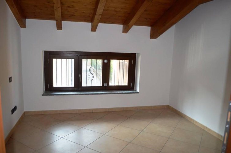 Mercallo (VA) - Trilocale vista lago Mercallo