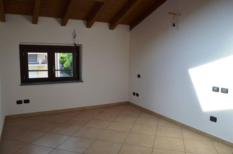 Mercallo (VA) - Trilocale vista lago Mercallo