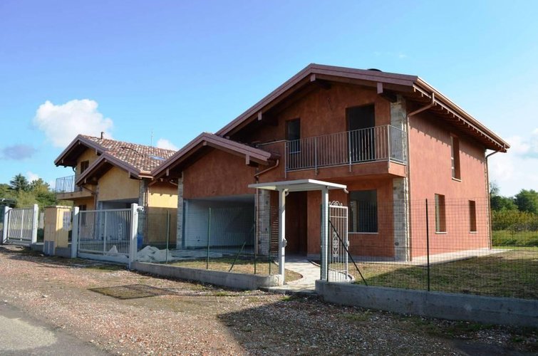 Comabbio (VA)  Ville singole