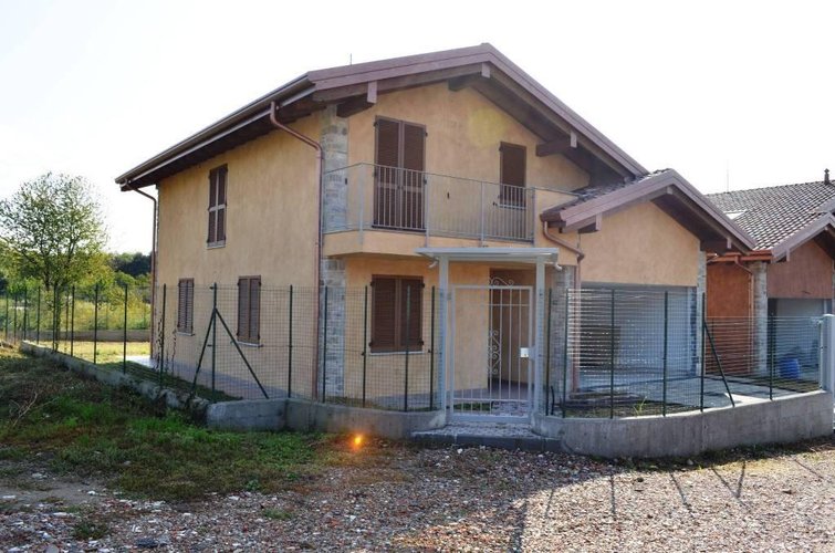 Comabbio (VA)  Ville singole Comabbio