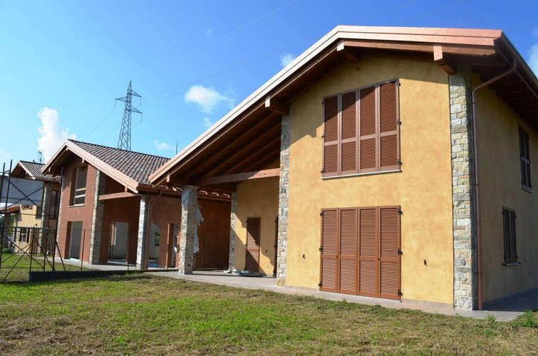 Comabbio (VA)  Ville singole Comabbio