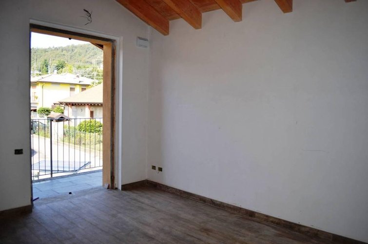 Comabbio (VA)  Ville singole Comabbio