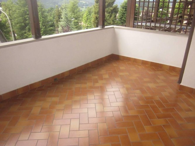 CLUSONE VILLA A SCHIERA TRIFAMILIARE Clusone