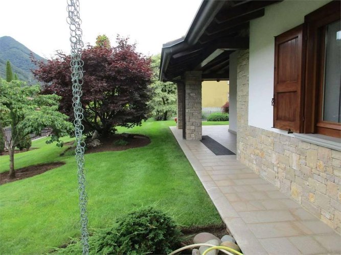 VILLA SINGOLA con ampio giardino privato Capizzone