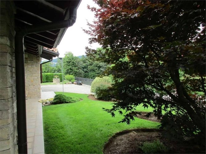 VILLA SINGOLA con ampio giardino privato Capizzone