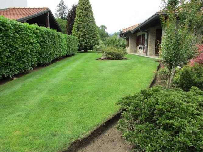 VILLA SINGOLA con ampio giardino privato Capizzone