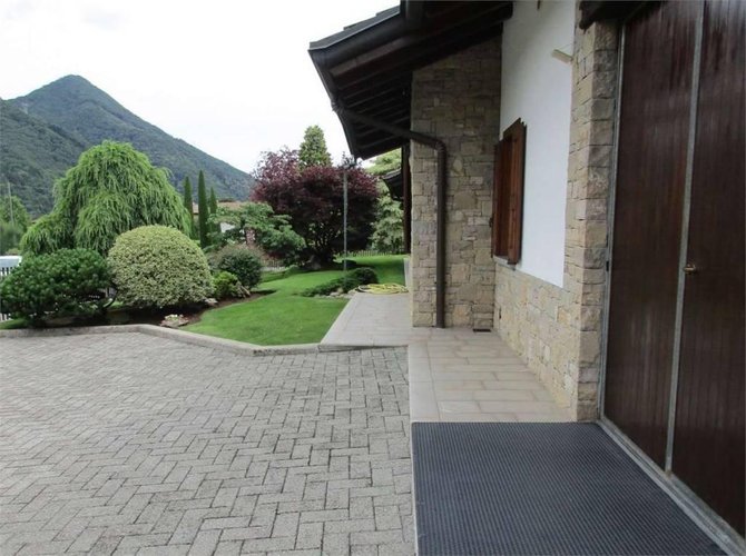 VILLA SINGOLA con ampio giardino privato Capizzone