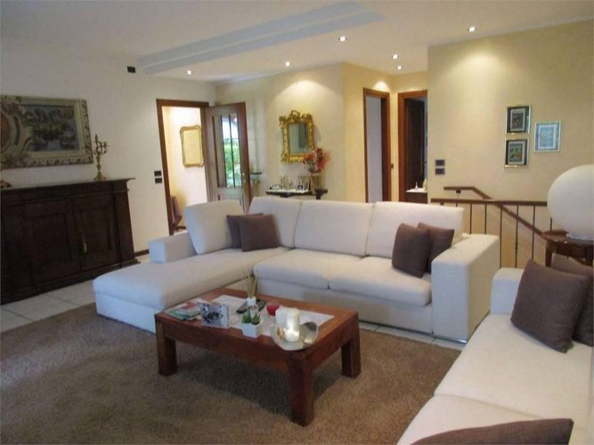 VILLA SINGOLA con ampio giardino privato Capizzone