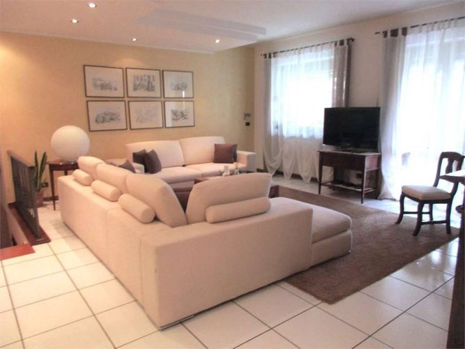 VILLA SINGOLA con ampio giardino privato Capizzone